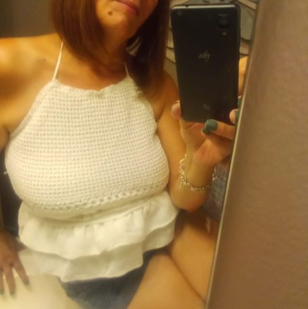 Meet your Posher, Debora